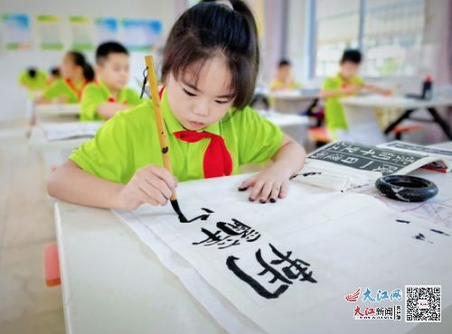 东乡区北港小学与仁爱小学携手举办软笔书法比赛