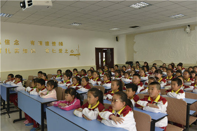目浴阳光 预防近视——满洲里市人民医院走进仁爱小学开展健康专题讲座